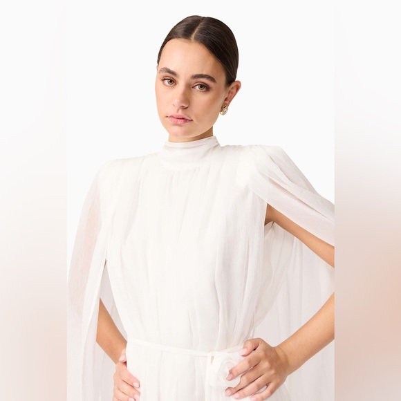 Elliatt Melissa Long Sleeve Gown in White Size L NWT Flaw Noted- Belt Missing!!! - Picture 4 of 7